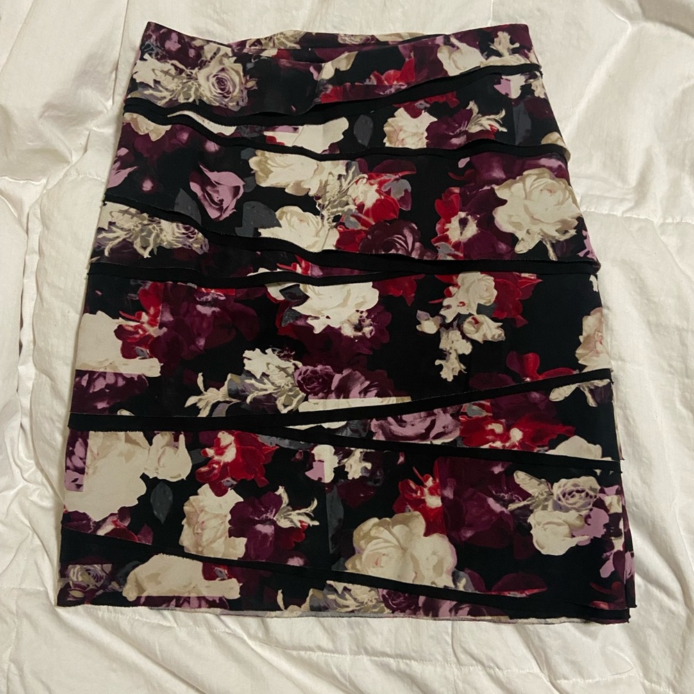 White House Black Market lined tiered floral skirt with side zipper